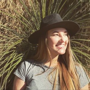 Meet your Posher, Adrienne